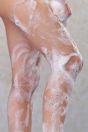 目立たなない矯正器具で歯並びを整える