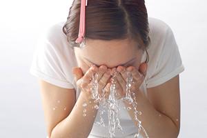 アートメイクの施術で感じる痛み